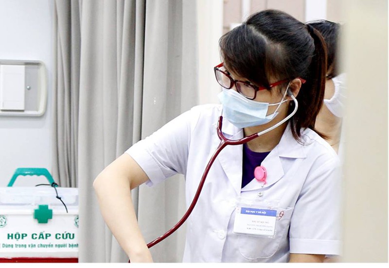 Xúc động hình ảnh thường trực của các bác sĩ cấp cứu A9 Bạch Mai - ảnh 11