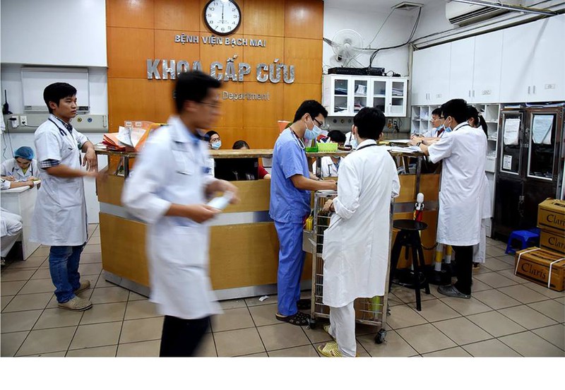 Xúc động hình ảnh thường trực của các bác sĩ cấp cứu A9 Bạch Mai - ảnh 18