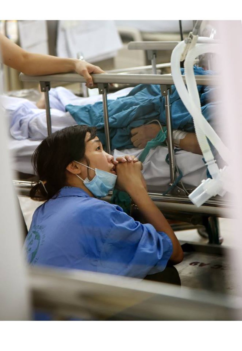 Xúc động hình ảnh thường trực của các bác sĩ cấp cứu A9 Bạch Mai - ảnh 5