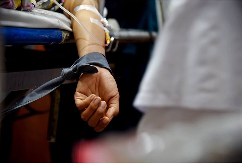 Xúc động hình ảnh thường trực của các bác sĩ cấp cứu A9 Bạch Mai - ảnh 7