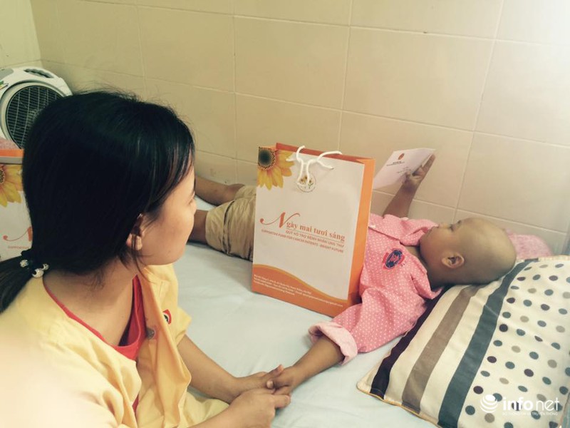 Bệnh nhi ung thư nhận quà Tết trung thu của Phó chủ tịch nước - ảnh 6