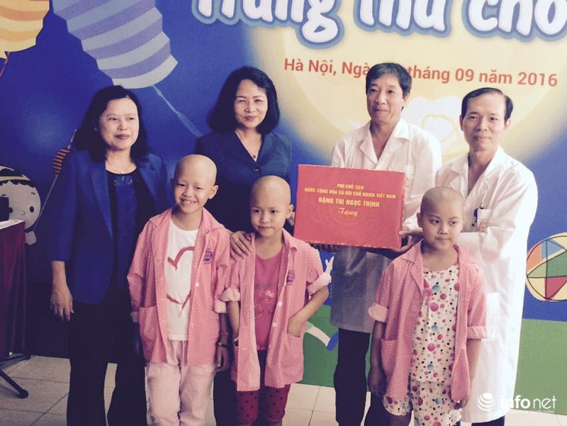 Bệnh nhi ung thư nhận quà Tết trung thu của Phó chủ tịch nước - ảnh 3