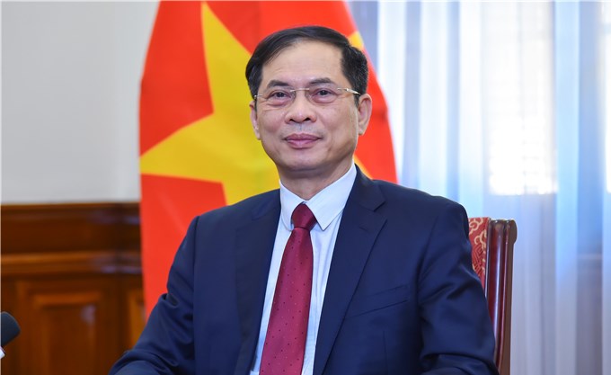 Bộ trưởng ngoại giao Bùi Thanh Sơn có những chia sẻ đầu tiên về Kết luật của Bộ chính trị về Công tác người Việt Nam ở nước ngoài trong tình hình mới.
