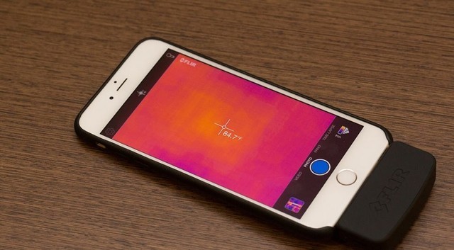 smartphone, nhìn xuyên bóng tối, Flir One, iPhone, bức xạ nhiệt