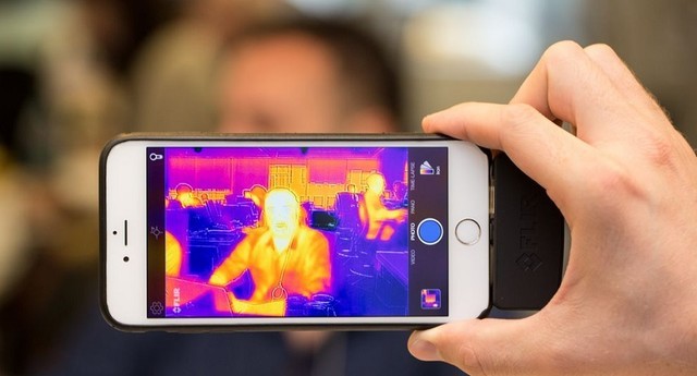 smartphone, nhìn xuyên bóng tối, Flir One, iPhone, bức xạ nhiệt