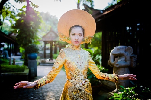 Ngắm áo dài