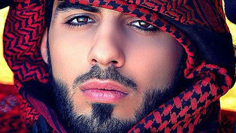 Omar Borkan Al Gala, trục xuất, ăn tối, giá khởi điểm
