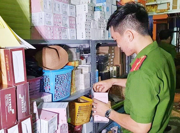Đà Nẵng: Mỹ phẩm không rõ xuất xứ, nước giặt giả bán ngang nhiên