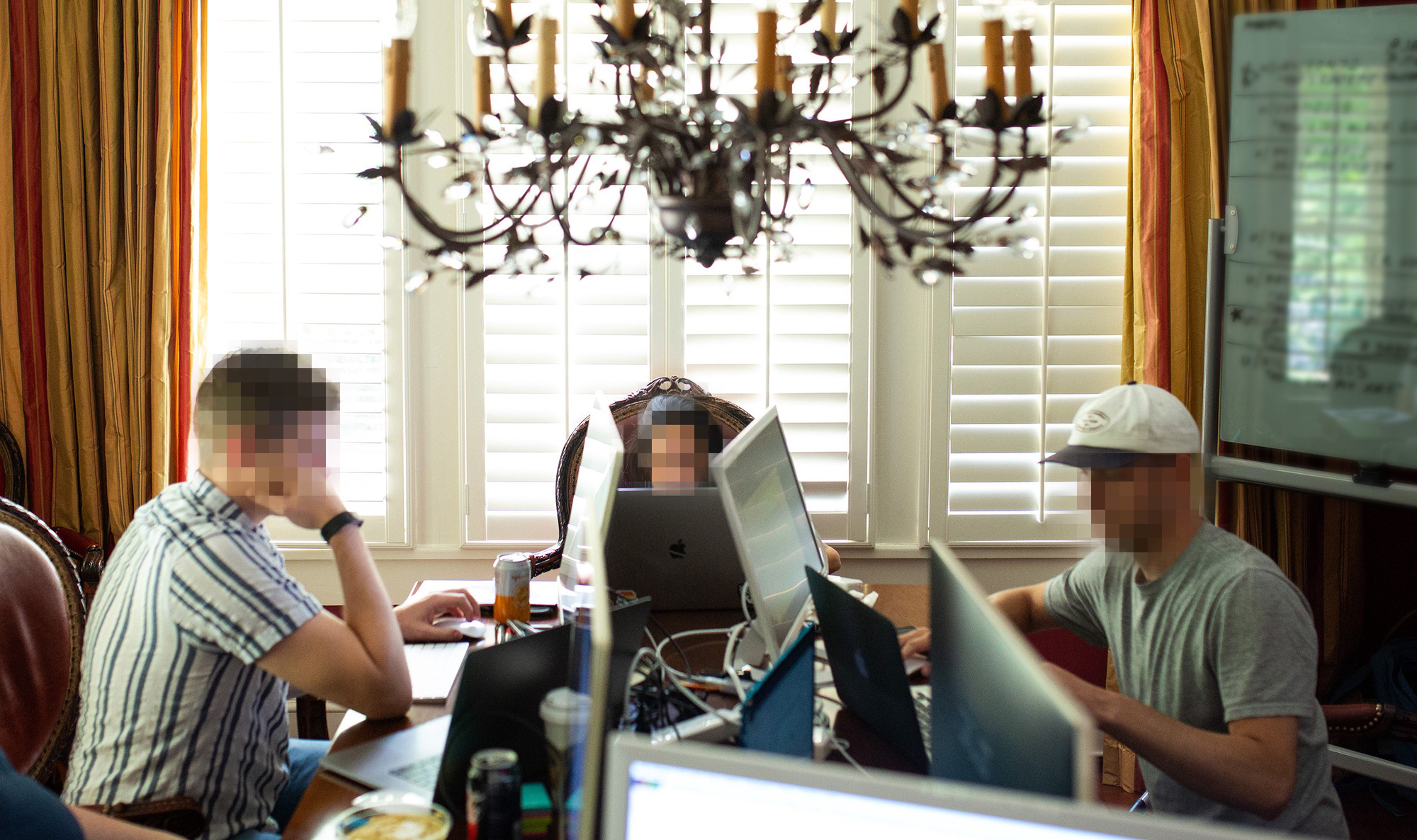 Bà mẹ U40 đóng giả làm con gái 11 tuổi trên Instagram: Vạch trần bí mật ghê tởm ẩn giấu đằng sau mạng xã hội - Ảnh 1.