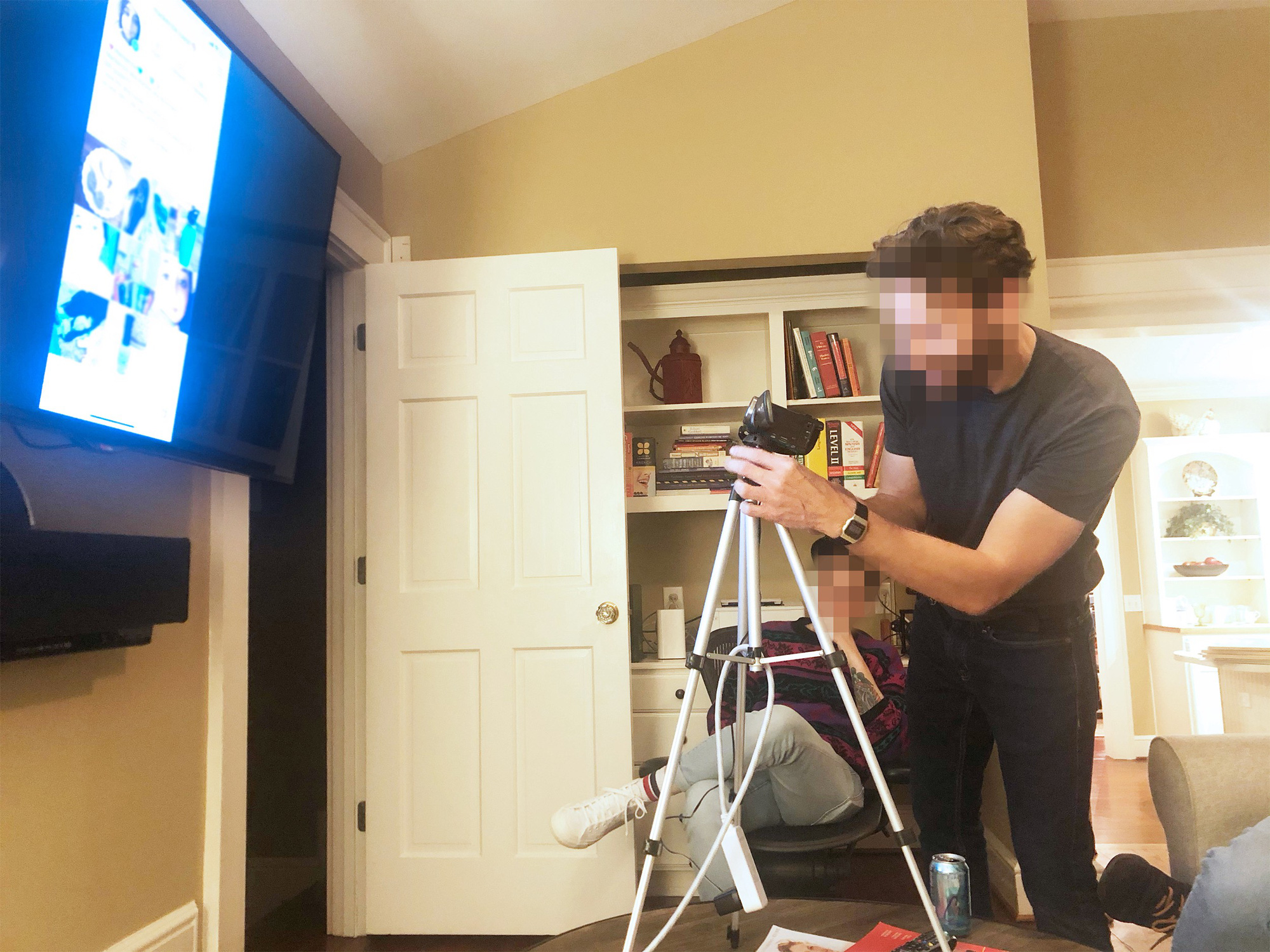 Bà mẹ U40 đóng giả làm con gái 11 tuổi trên Instagram: Vạch trần bí mật ghê tởm ẩn giấu đằng sau mạng xã hội - Ảnh 2.