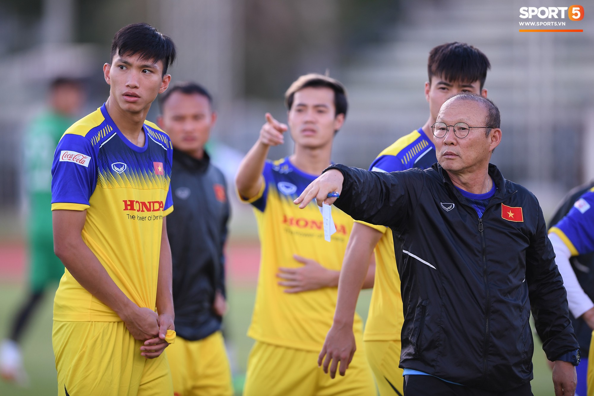 Em út tuyển Việt Nam tung Vlog ăn nồi lẩu Thái chua cay... siêu nhỏ - Ảnh 6.