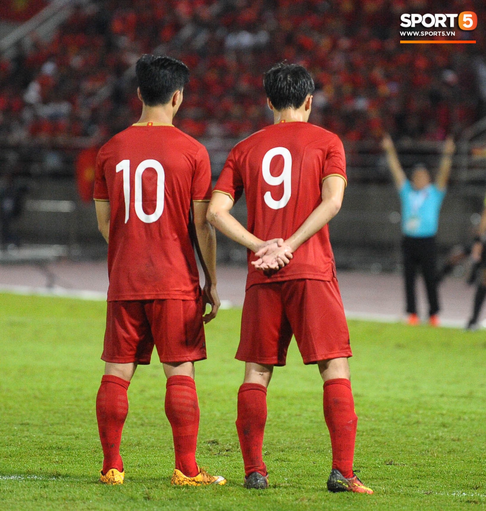 Cầu thủ Việt Nam vô danh trên sân và đây là lý do nghe vô lý nhưng lại rất thuyết phục - Ảnh 2.