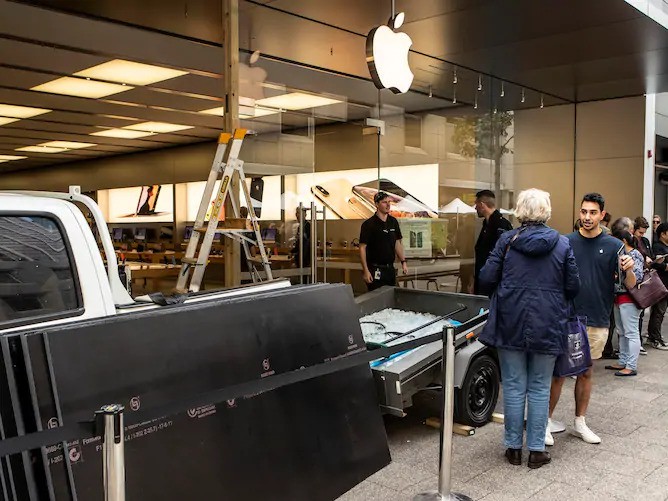 Hí hửng trộm số iPhone trị giá 4,5 tỷ, lũ cướp táo tợn chắc chắn không biết về cạm bẫy này của Apple - Ảnh 2.