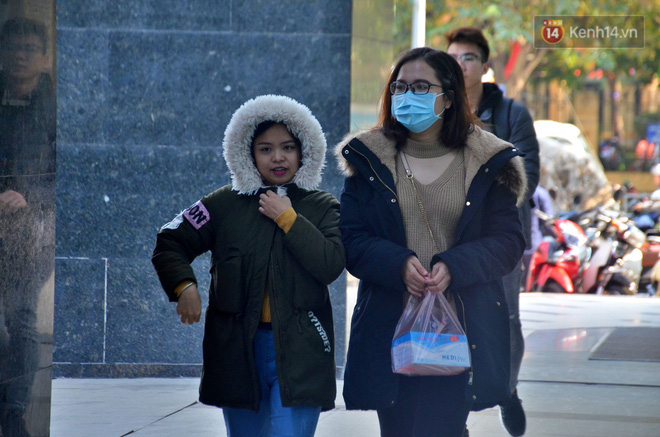 Lợi dụng đại dịch corona, khẩu trang online tăng giá đột biến: Nếu không mua thì sau không có mà mua đâu - Ảnh 3.