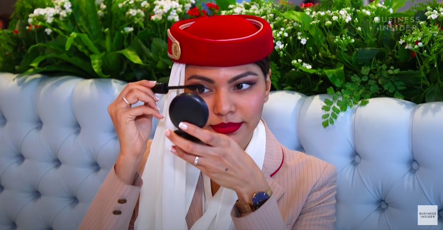 Nghe tiếp viên hãng hàng không đắt giá nhất hành tinh review công việc mà chỉ biết “choáng”: Mức lương khủng lên đến 750 triệu/năm, tiêu chuẩn còn “khó hơn lên trời” - Ảnh 12.