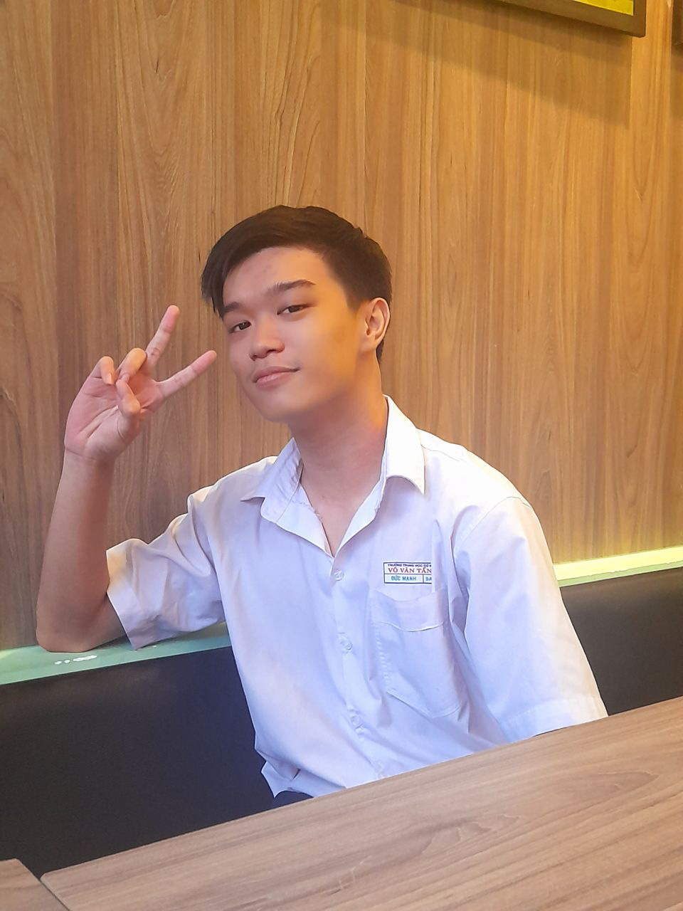 Thủ khoa 2 điểm 10 kỳ thi vào lớp 10: Lấy việc học làm niềm vui, thích tiếng Anh và là fan cứng Taylor Swift - Ảnh 1.