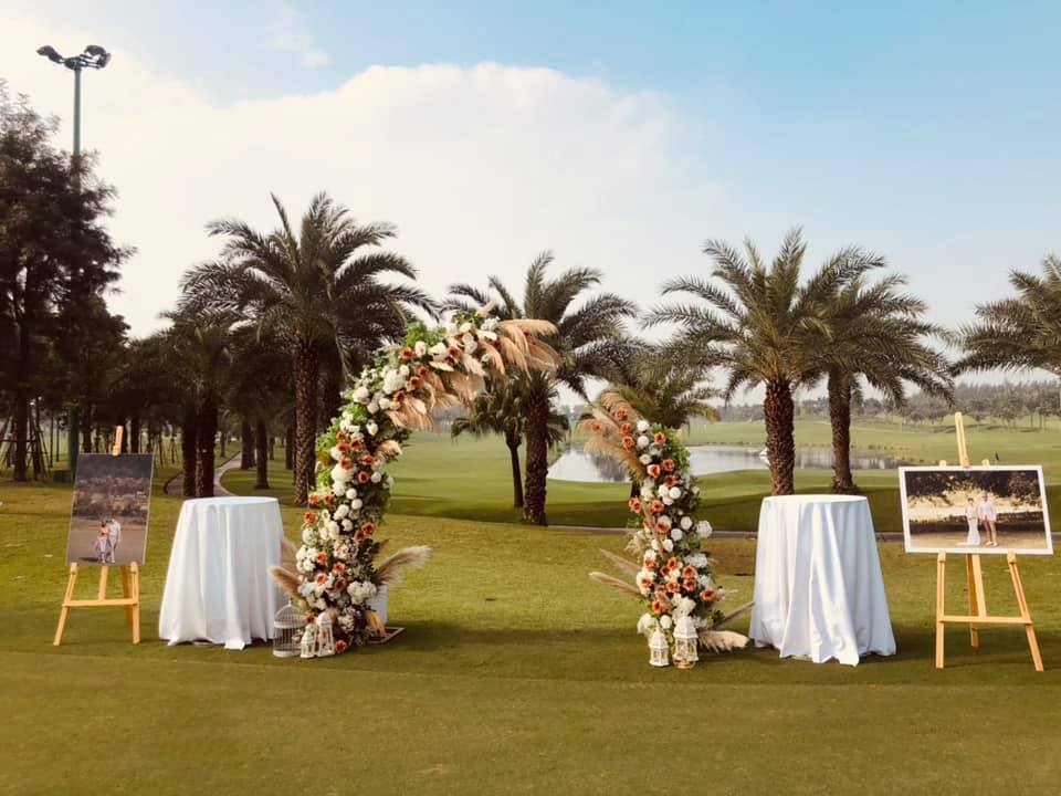 MC Thu Hoài và ông xã giám đốc tổ chức tiệc mời cưới xịn sò ở sân golf, dân tình đặt gạch chờ đám cưới - Ảnh 3.