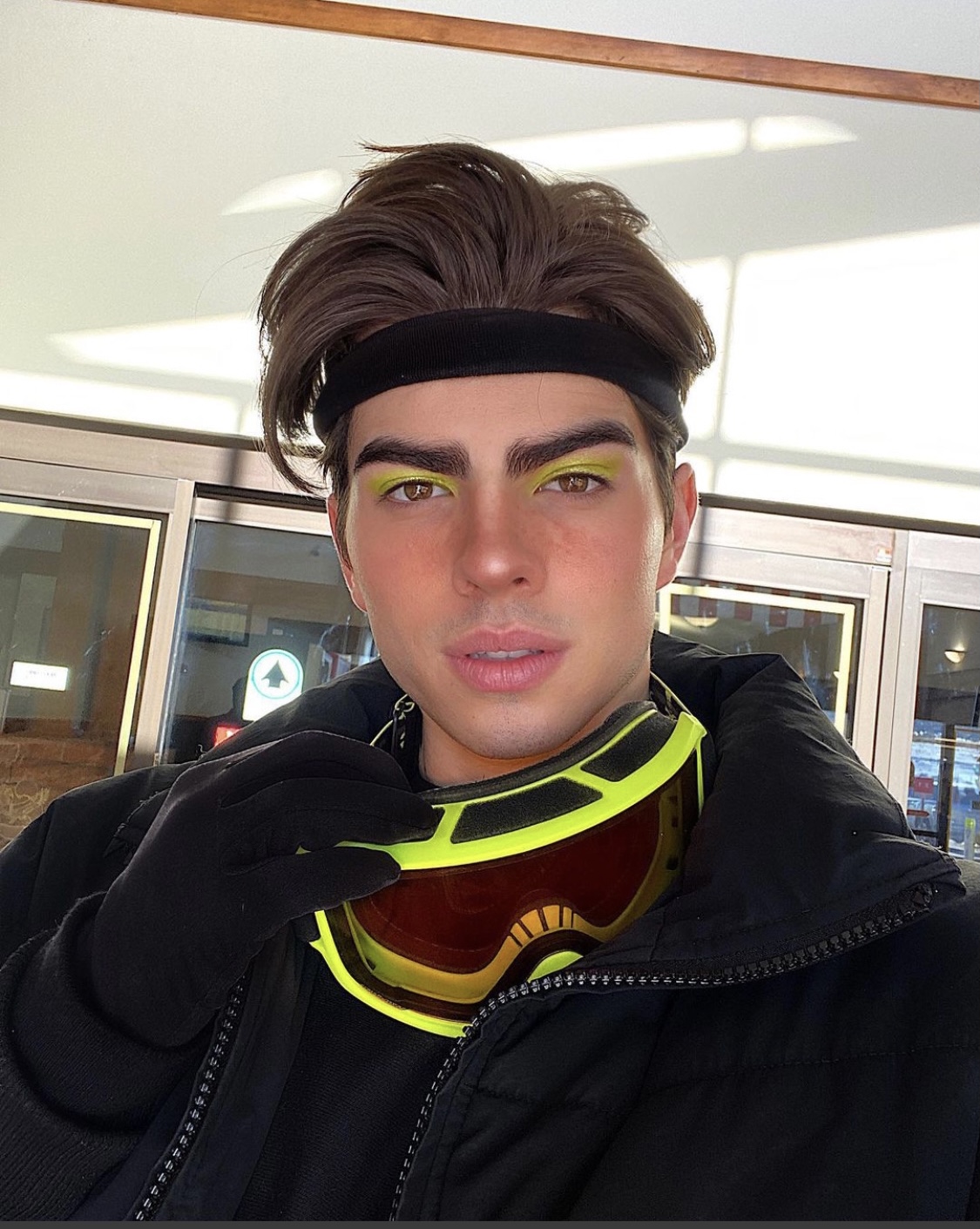 Nổi như cồn với những clip biến hình ngoạn mục, nam beauty blogger nhẹ nhàng đút túi 36 tỷ đồng mỗi năm là ai? - Ảnh 3.