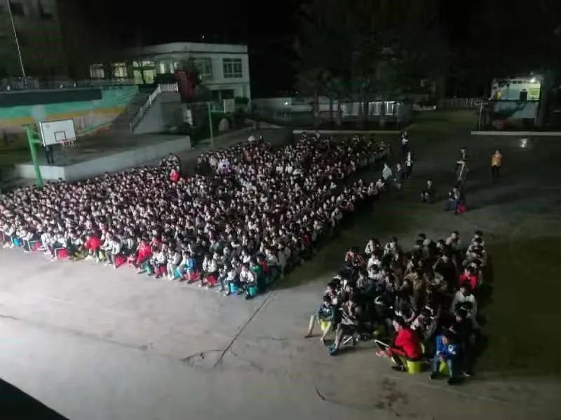 Làm giáo viên nhận được thiệp mời cưới của học sinh cấp 2 là trải nghiệm như thế nào? - Ảnh 4.