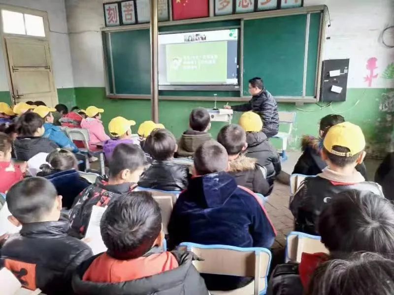 Làm giáo viên nhận được thiệp mời cưới của học sinh cấp 2 là trải nghiệm như thế nào? - Ảnh 1.