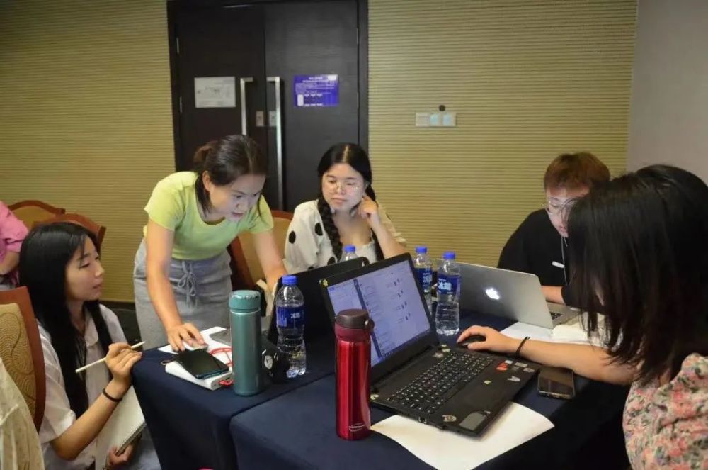 Làm giáo viên nhận được thiệp mời cưới của học sinh cấp 2 là trải nghiệm như thế nào? - Ảnh 3.