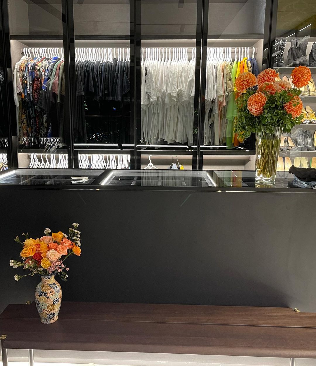 Bố già Trấn Thành giàu cỡ nào? Cứ nhìn tủ đồ hiệu với căn nhà view triệu đô là biết! - Ảnh 5.