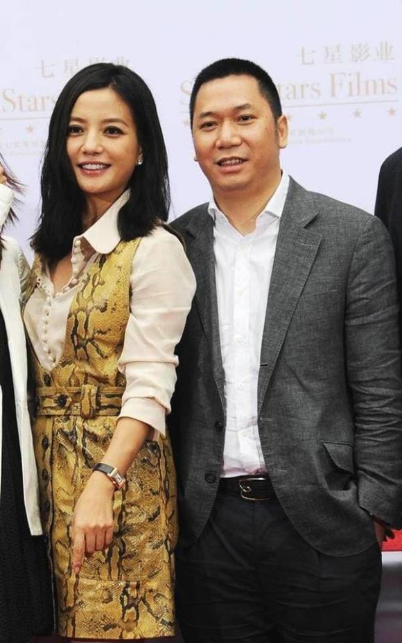 Che giấu suốt 16 năm, Triệu Vy chưa bao giờ nhắc tới người vợ cũ của chồng là Hoa hậu chuyên đi đào mỏ nổi tiếng - Ảnh 2.