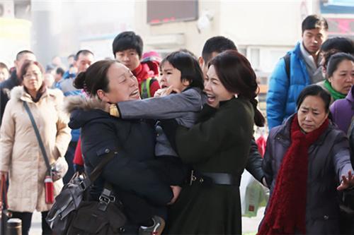 Bé trai 5 tuổi bị bắt cóc, nhận ra mẹ ngoài đường nhưng bà nhất quyết không nhận con, hành động sau đó cứu đứa trẻ ngoạn mục - Ảnh 4.