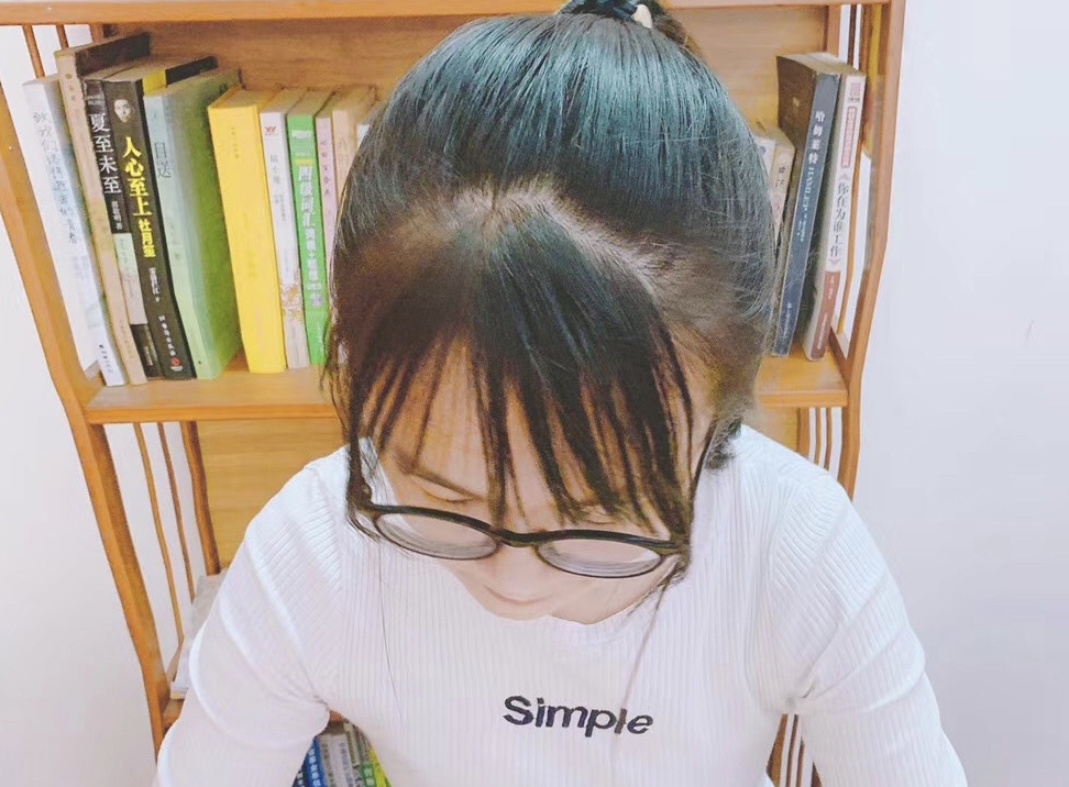 Nữ sinh năm nhất chết trong trạng thái đau đớn, cảnh sát mở tủ quần áo, phát hiện bí mật làm 2 phụ huynh đau xót ngất xỉu tại chỗ - Ảnh 1. Nữ sinh năm nhất chết trong trạng thái đau đớn, cảnh sát mở tủ quần áo, phát hiện bí mật làm 2 phụ huynh đau xót ngất xỉu tại chỗ - Ảnh 1.