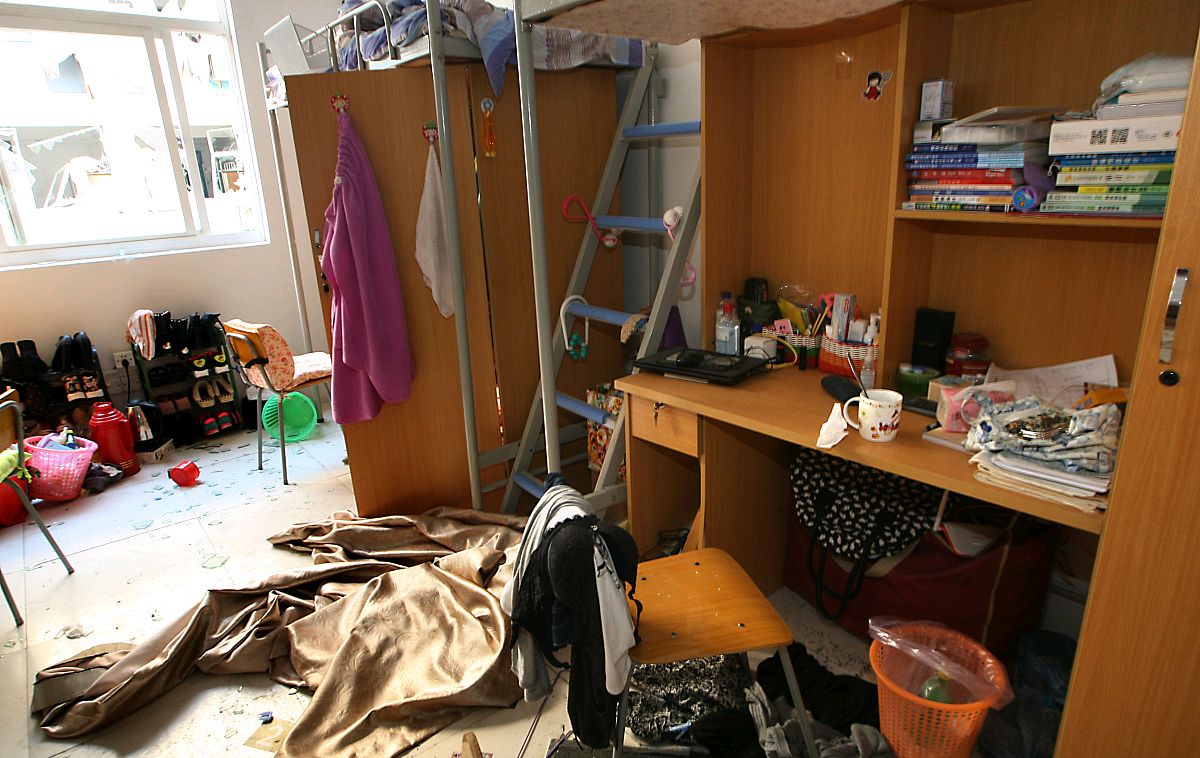 Nữ sinh năm nhất chết trong trạng thái đau đớn, cảnh sát mở tủ quần áo, phát hiện bí mật làm 2 phụ huynh đau xót ngất xỉu tại chỗ - Ảnh 2.