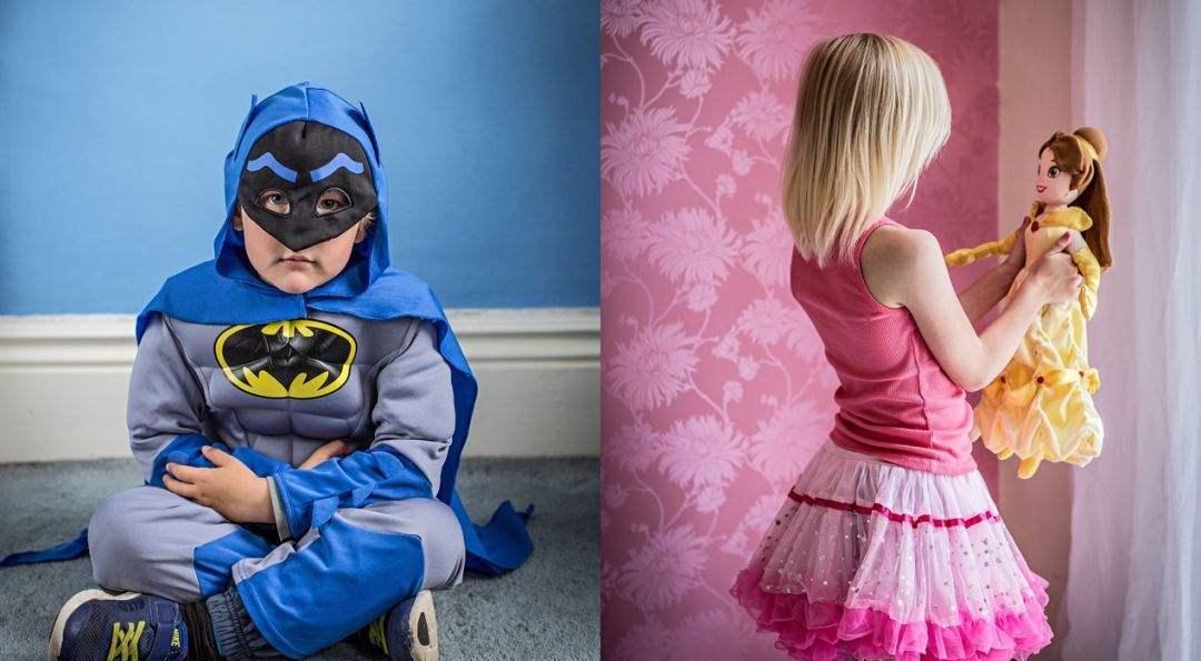 Con gái 18 tuổi vẫn vô tư cởi trần nằm ra ghế, cha mẹ khi thấy cảnh tượng buông ra 1 câu gây sốc nặng - Ảnh 2.