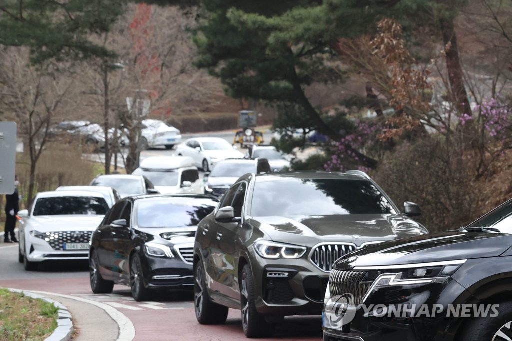 Stunned the fleet of super cars that landed at the wedding of Hyun Bin - Son Ye Jin: Maybach, Roll Royce, Ferrari to Lamborghini, G63 followed!  - Photo 5.