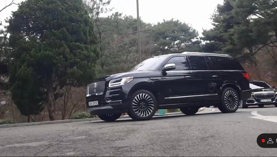 Choáng váng dàn siêu xe đổ bộ đám cưới Hyun Bin - Son Ye Jin: Maybach, Roll Royce, Ferrari đến Lamborghini, G63 nối đuôi! - Ảnh 12.