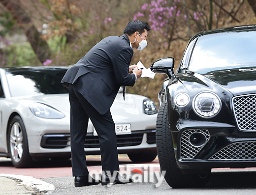 Stunned the fleet of super cars that landed at the wedding of Hyun Bin - Son Ye Jin: Maybach, Roll Royce, Ferrari to Lamborghini, G63 followed!  - Photo 7.