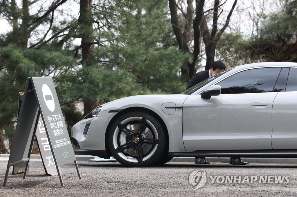 Stunned the fleet of super cars that landed at the wedding of Hyun Bin - Son Ye Jin: Maybach, Roll Royce, Ferrari to Lamborghini, G63 followed!  - Photo 15.