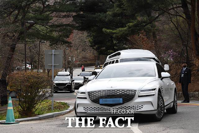 Stunned the fleet of super cars that landed at the wedding of Hyun Bin - Son Ye Jin: Maybach, Roll Royce, Ferrari to Lamborghini, G63 followed!  - Picture 10.