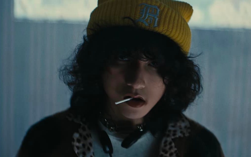 Sơn Tùng M-TP ra ca khúc mới bắn 100% tiếng Anh, dân ngoại ngữ phải mở 'hội bàn tròn' xem hát gì