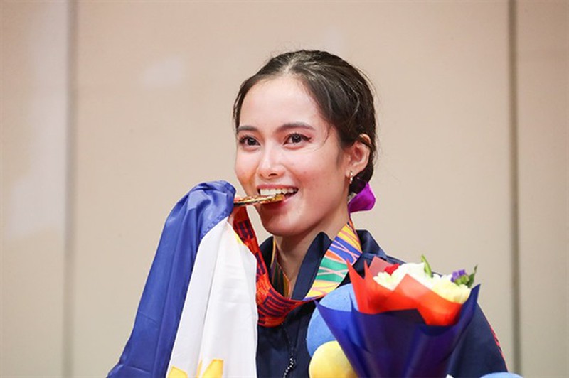 Nhan sắc gây xao xuyến của “Nữ thần Philippines” SEA Games năm nay: Con gái đánh võ thì ra vẫn có thể dịu dàng cuốn hút đến thế - Ảnh 2.
