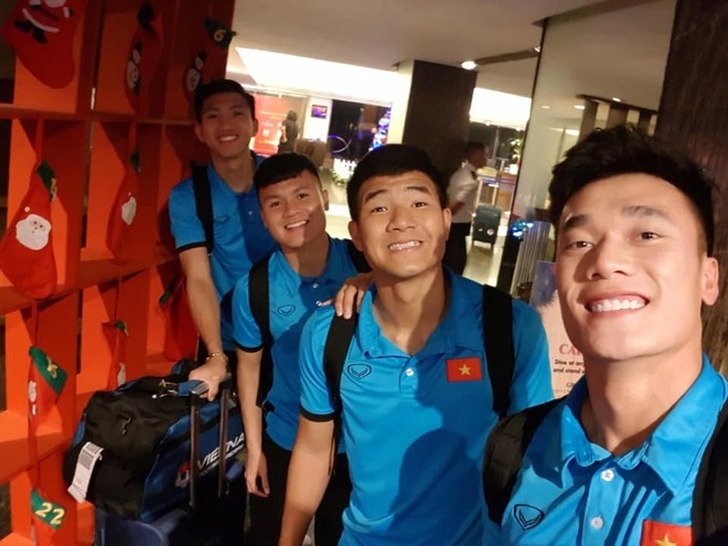 Hội bạn thân Bùi Tiến Dũng - Hà Đức Chinh - Văn Hậu và Quang Hải sau 4 năm lập kỳ tích: Ai cũng phất lên trông thấy, chỉ 1 người chịu lấy vợ! - Ảnh 4.