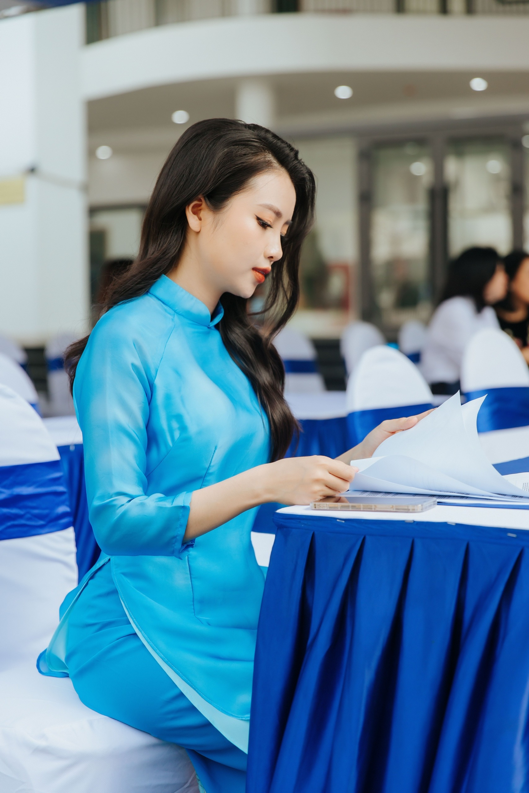 Từng phải góp từng đồng lẻ đăng ký khóa học dẫn chương trình, nữ sinh 41kg lột xác thành MC quen mặt của Bộ Ngoại giao - Ảnh 1.