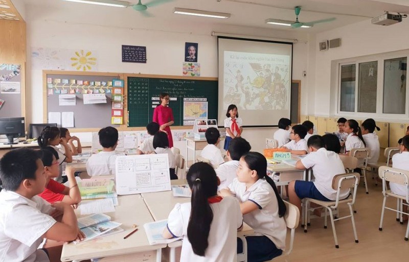 Nghe VietNamNet: Hà Nội: Tạm dừng việc triển khai kế hoạch thu học phí không dùng tiền mặt
