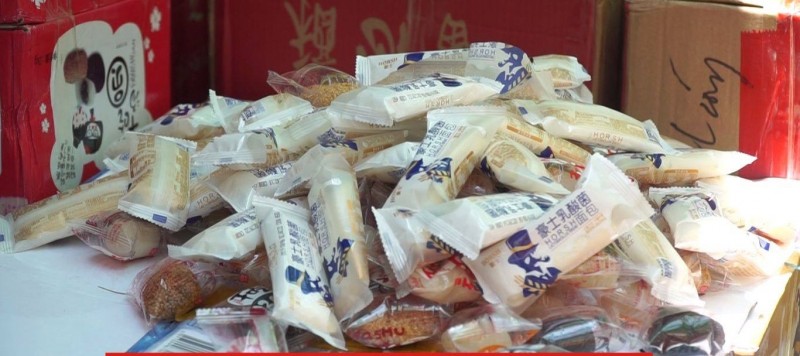 Thu giữ số lượng lớn bánh trung thu siêu rẻ