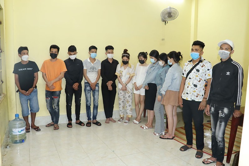 Nhóm đối tượng liên quan tại cơ quan công an. Ảnh: CA ĐN