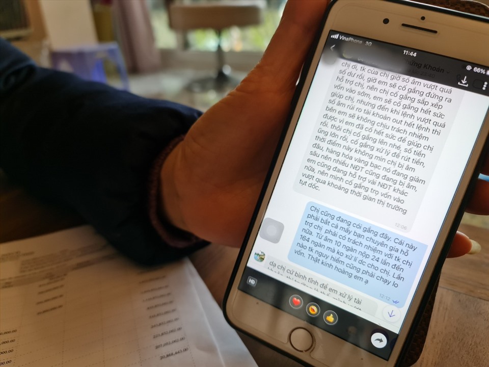 Tư vấn cho sàn giục nạp thêm tiền khi tài khoản đã bị “đánh cháy“. Ảnh: Đ.T.