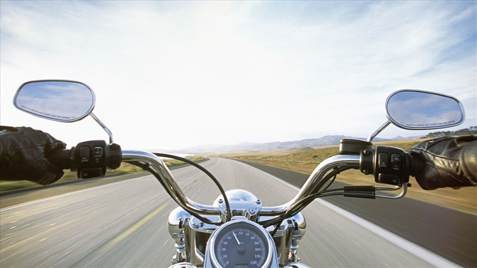 Tips for riding a motorbike to save gas effectively for housewives