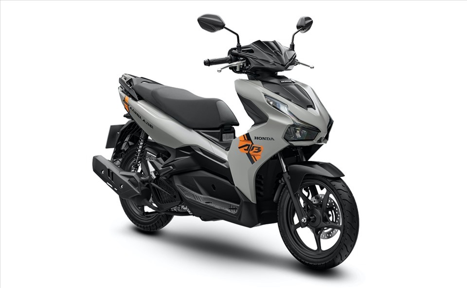 Xe ga thể thao cho nam: Chọn Honda Vario 160 hay Honda Airblade 150?