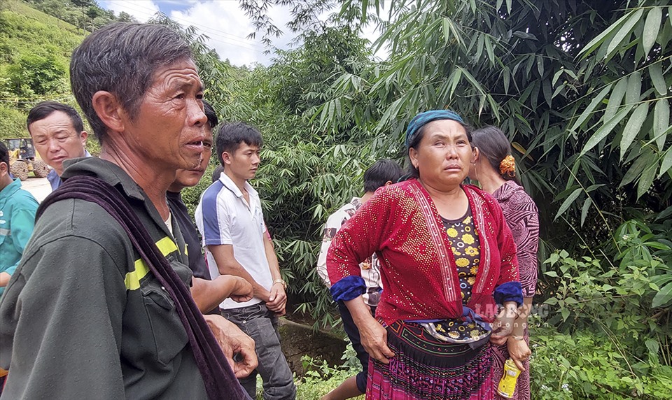 Công nhân mắc kẹt trong hầm thủy điện, cả gia đình suy sụp