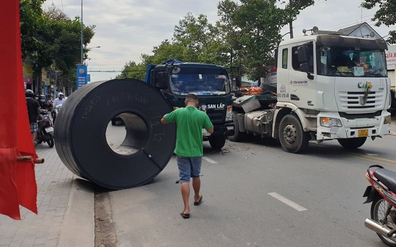 Hiện lực lượng chức năng đang xử lý hiện trường sự cố.