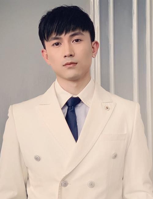 Diễn viên Anh Vũ phim “Hương vị tình thân” mới đây tham gia gameshow hẹn hò. Có thực sự, nam diễn viên phải cần đến show hẹn hò để tìm bạn gái? Hay đây cũng chỉ là một “vai diễn” của anh, được nhà sản xuất mời?