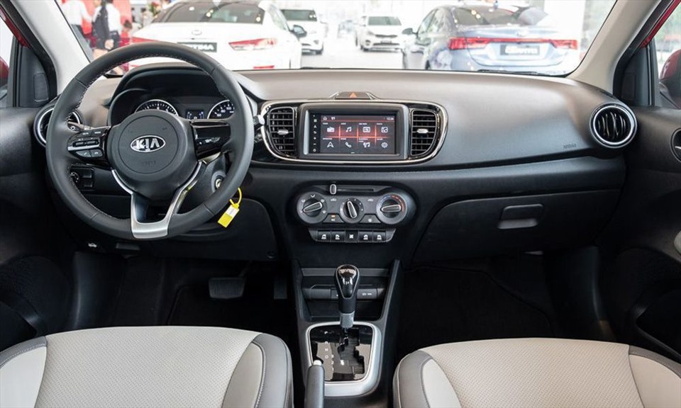 Khoang lái của Kia Soluto. Ảnh: Kiamotors